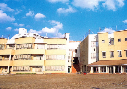 小学校　私立日本女子大学附属豊明小学校（小学校）まで394m