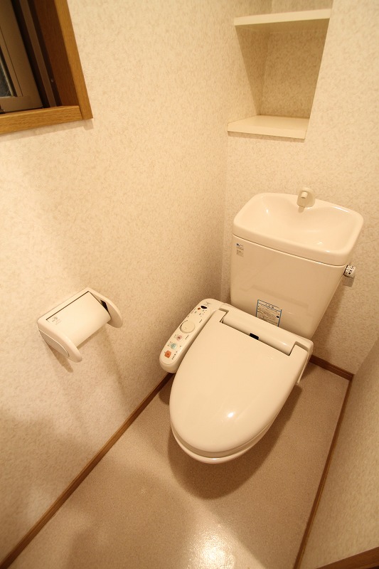トイレ　ウォシュレット付です。