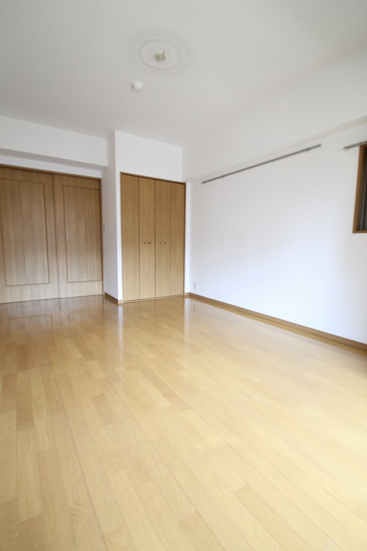 居室・リビング　室内かなり広いです。