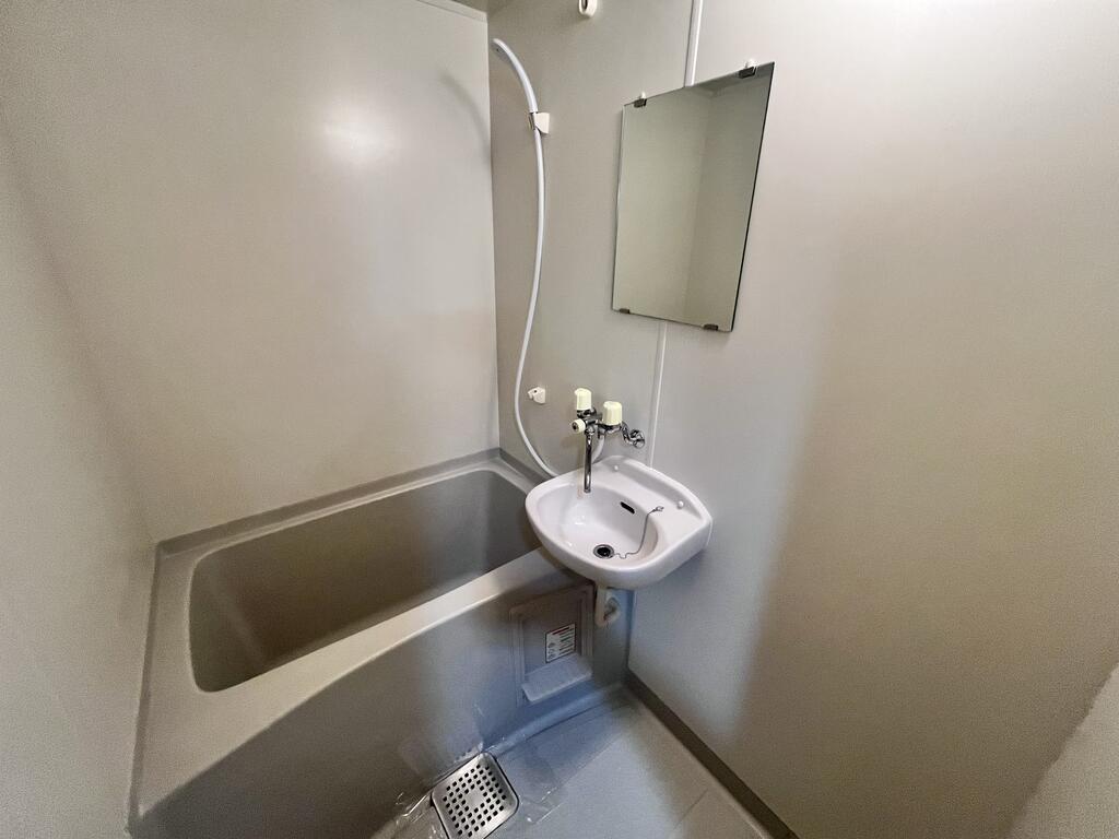 バス・シャワールーム　※別部屋の写真です。