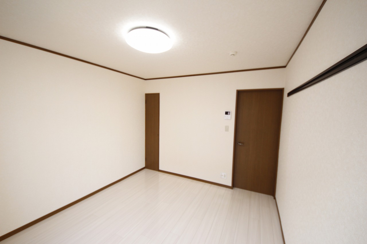 居室・リビング　※別部屋の写真です。