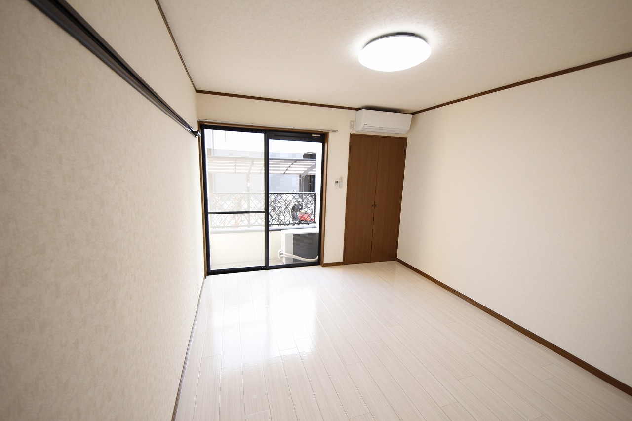 居室・リビング　※別部屋の写真です。