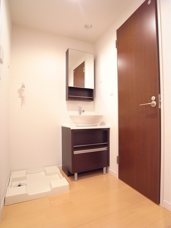 洗面設備　スペースが確保できる洗面所です