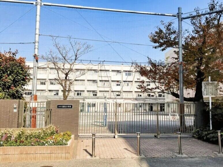 小学校　横浜市立鶴見小学校（小学校）まで351m