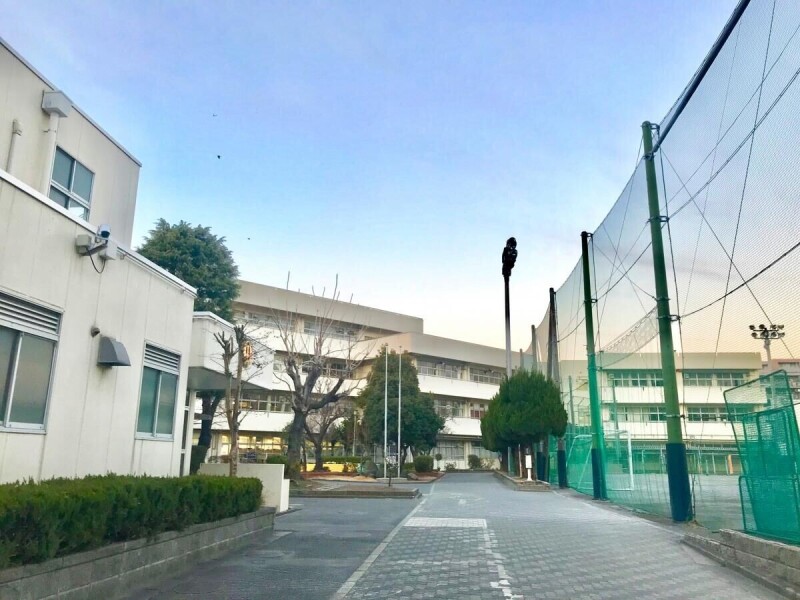 中学校　横浜市立鶴見中学校（中学校）まで436m