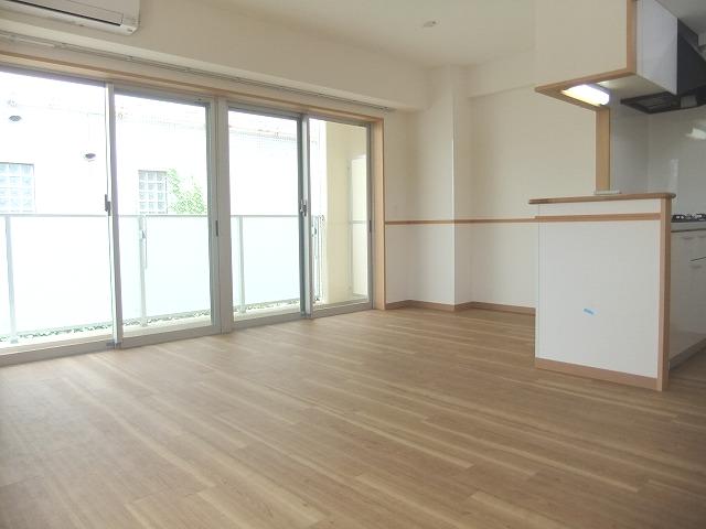 居室・リビング　写真は同タイプ別室のものです。