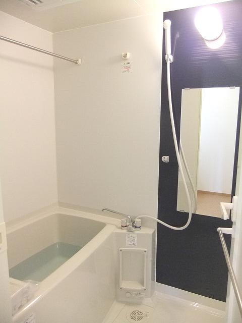 バス・シャワールーム　写真は同タイプ別室のものです。