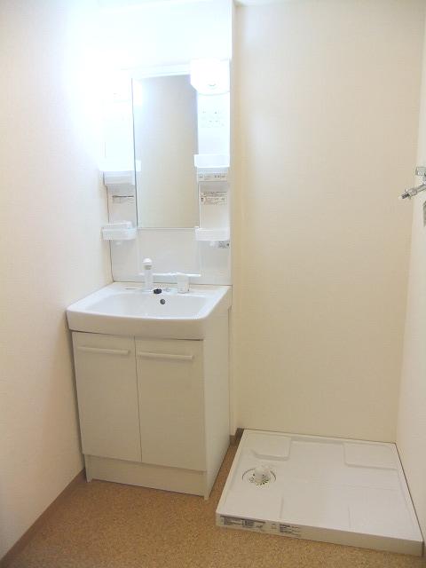 洗面設備　写真は同タイプ別室のものです。