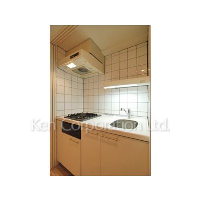 キッチン　同タイプ5階のお部屋を撮影。仕様が異なることがあります。