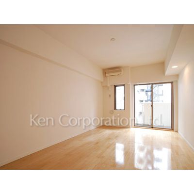 居室・リビング　同タイプ5階のお部屋を撮影。仕様が異なることがあります。