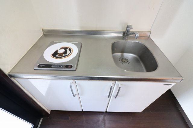 キッチン　コンパクトなキッチンで掃除もラクラク