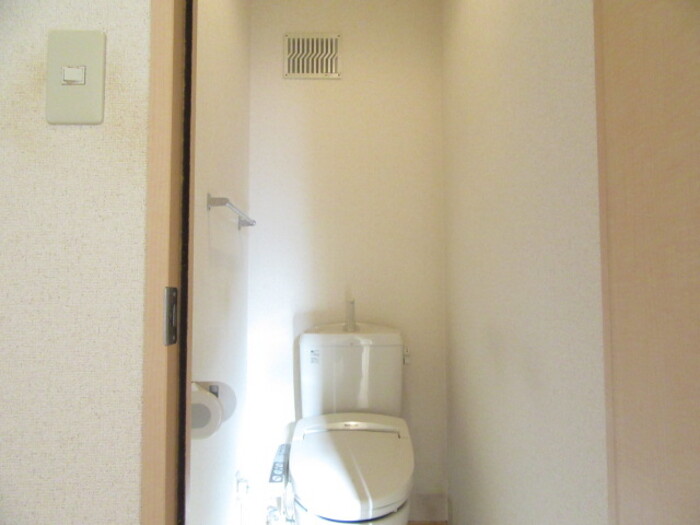 トイレ　別部屋写真です。