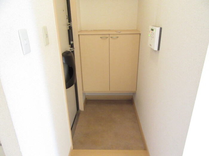 玄関　別部屋写真です。