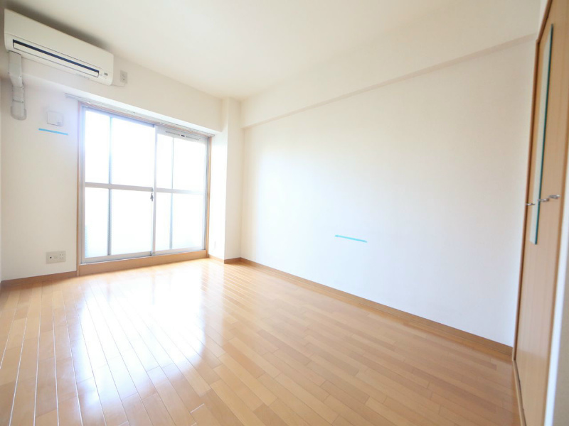 バルコニー　洋室8帖　エアコン完備　南面バルコニー