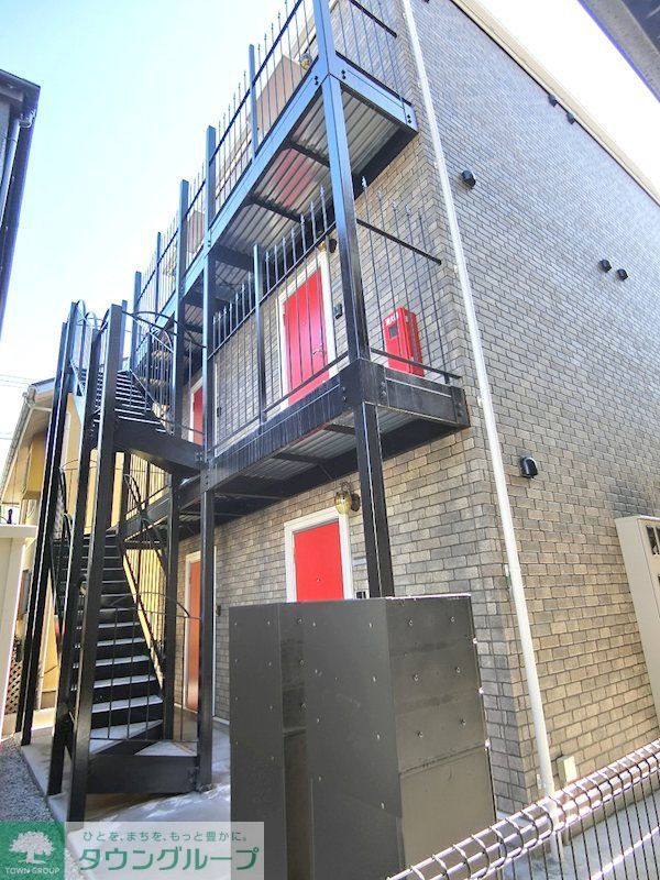 建物外観　重厚感のあるレンガ調の外観です！