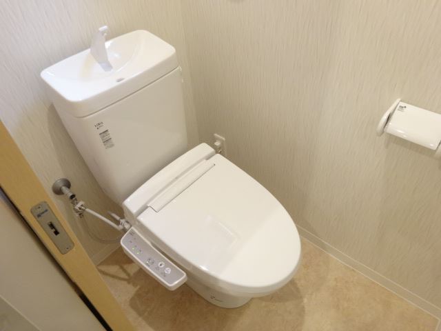 トイレ　温水洗浄便座