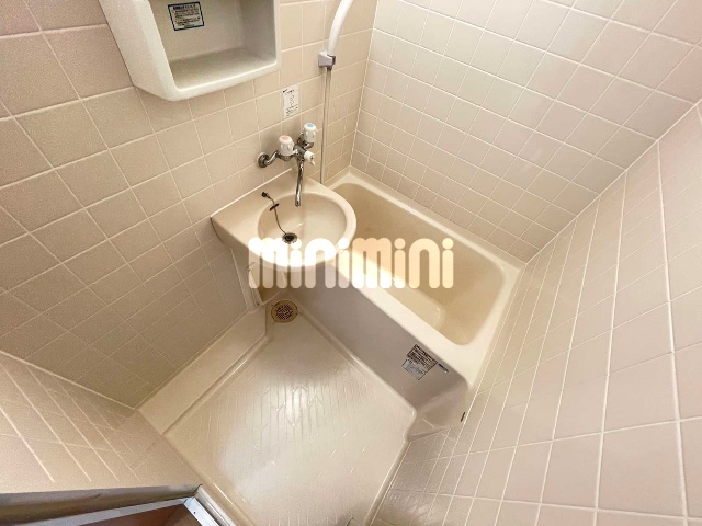 バス・シャワールーム　※同物件の別号室の参考写真です。