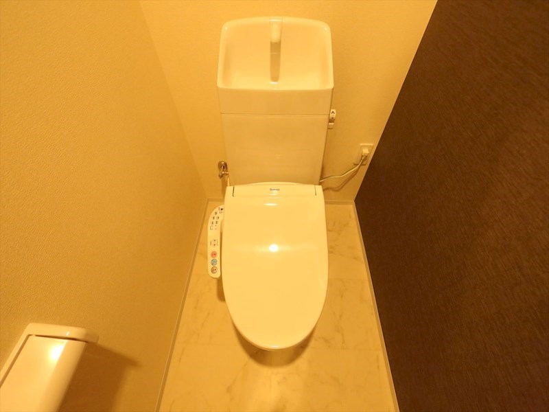 トイレ　温水洗浄暖房便座付トイレ