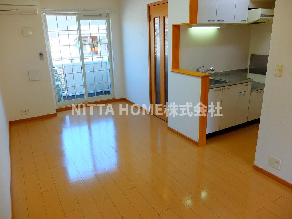 居室・リビング　１１．３帖の広々リビングは魅力的です♪