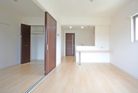収納　洋室にクローゼットあります！※同じ物件の他のお部屋の写真です