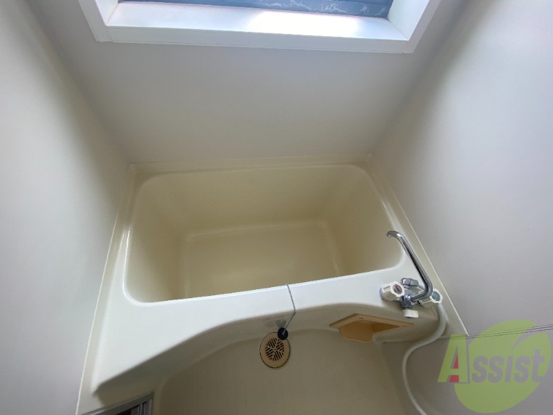 バス・シャワールーム　バスルームは清潔感があり、良さそうです。