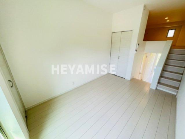 居室・リビング　※同タイプの別号室の写真です