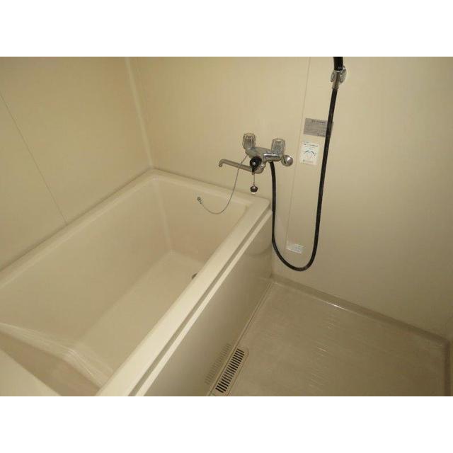 バス・シャワールーム　一日の疲れを癒す広いバスルーム