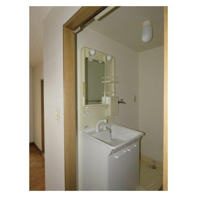 洗面設備　使いやすい独立洗面台。