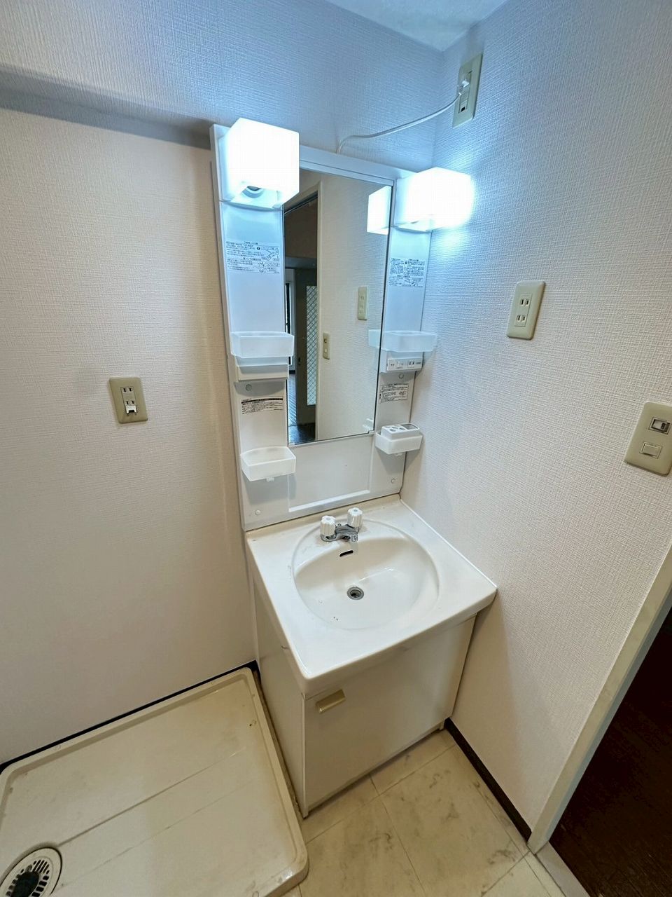 洗面設備　※同物件、別部屋の写真です。