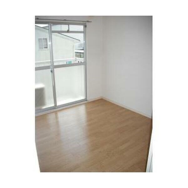 居室・リビング　フローリング仕様の綺麗なお部屋です。