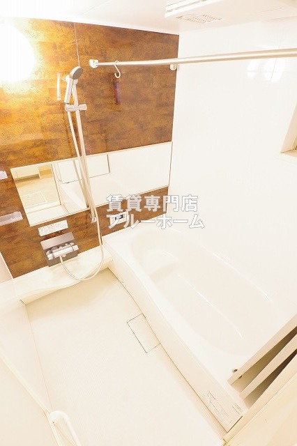 バス・シャワールーム　小窓付きで換気しやすい！