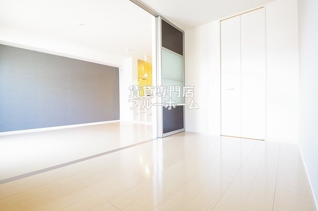 その他部屋・スペース　5帖の明るい洋室！