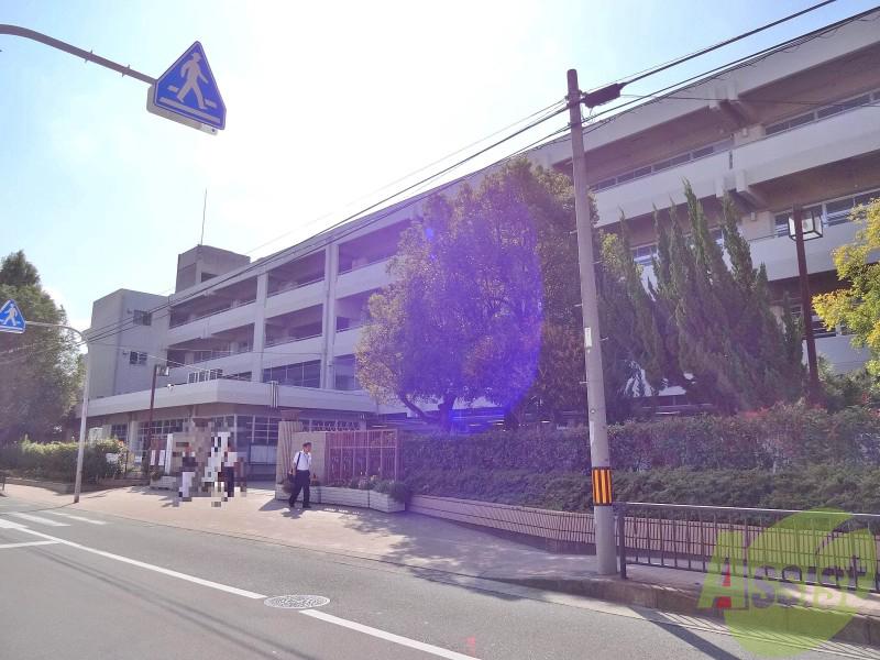 中学校　第六中学校（中学校）まで892m