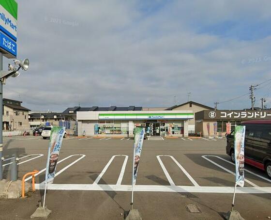 コンビニ　ファミリーマート金沢小坂町店（コンビニ）まで203m