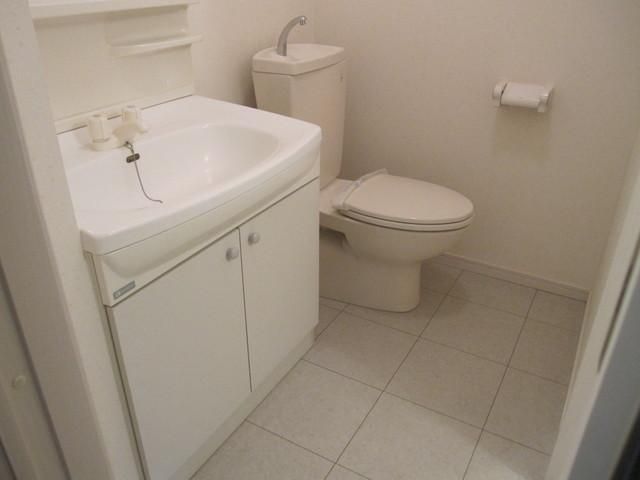 洗面設備　洗面台とトイレ