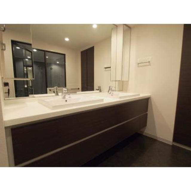 洗面設備　※写真は同タイプ住戸です。