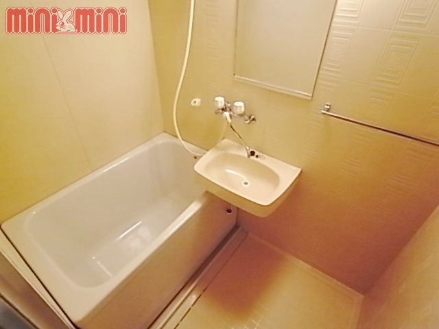 バス・シャワールーム　ゆったりとしたバスルーム