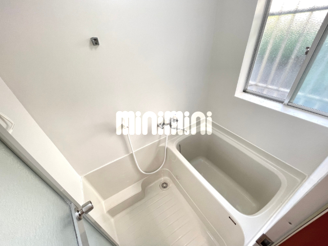 バス・シャワールーム　７帖ある広めのお部屋。