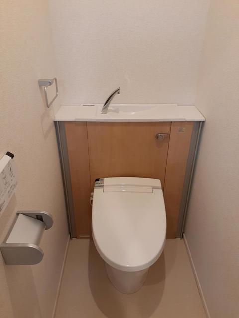 トイレ　嬉しい温水洗浄便座♪