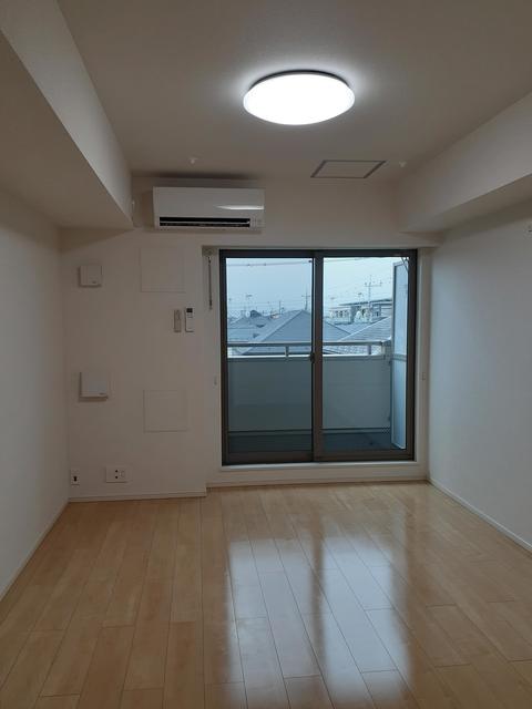 居室・リビング　使いやすい形の為、レイアウトを楽しめます♪