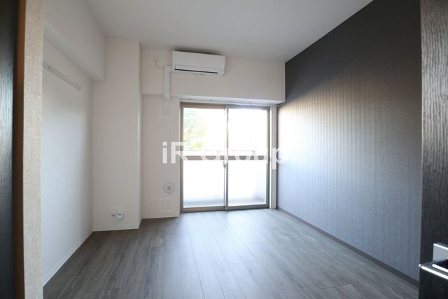 居室・リビング　お部屋によってカラータイプが異なります