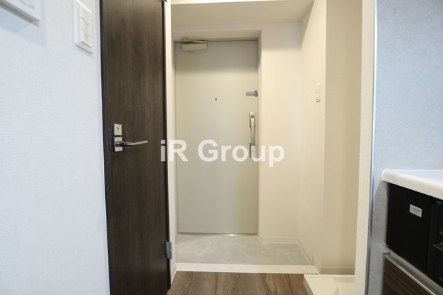 玄関　お部屋によってカラータイプが異なります