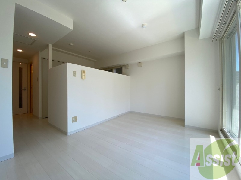 居室・リビング　リビングです。白を基調としていてお部屋全体が明るいですね！