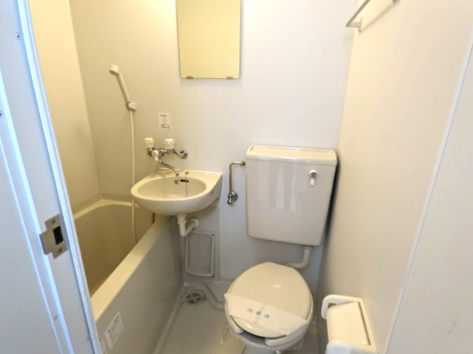 バス・シャワールーム　コンパクトで使いやすいお風呂です