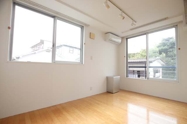 その他部屋・スペース　２面採の明るい洋室※他号室参考写真※