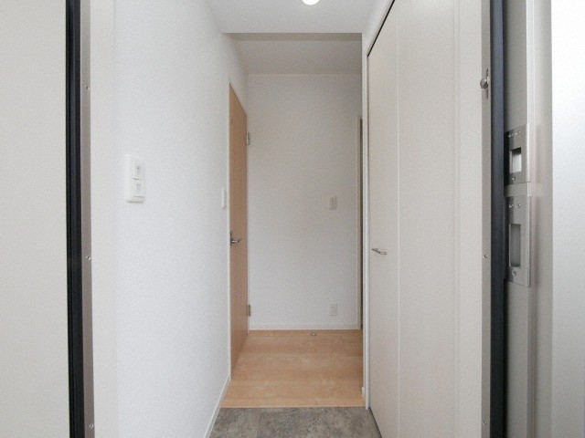 玄関　リビング・ダイニング