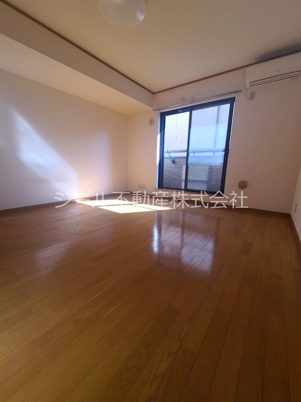 居室・リビング　室内明るく綺麗です