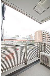 バルコニー　外からの目が気にならないバルコニーで洗濯物が干せます