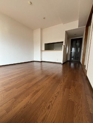 居室・リビング　家具の配置に困らないリビングですね