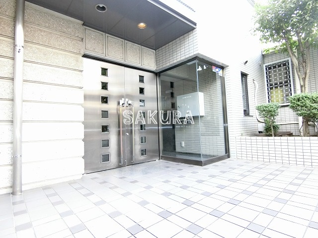 エントランス　お洒落な建物デザイン♪